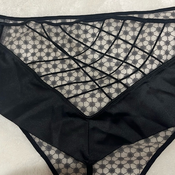 Very Sexy no flaws..worn once- too big for me Vic Sec strap blk High Rise Strapp - Picture 7 of 10